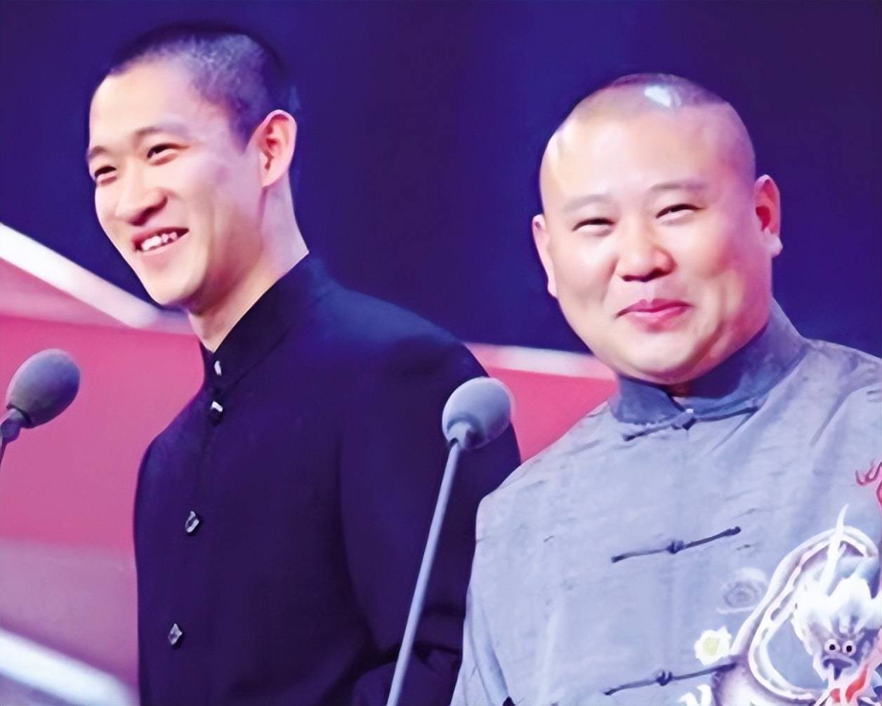 曹云金演出时问及师承,撩大褂动作直接回应,师徒和解指日可待_郭德纲