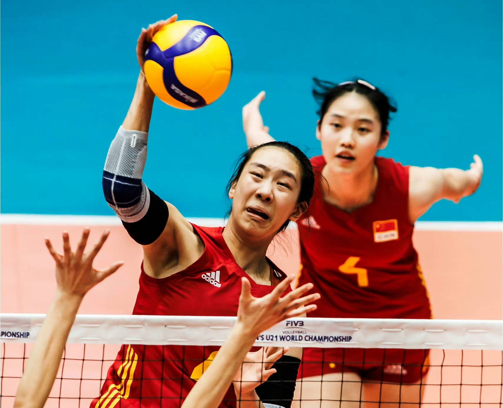 中国女排夺冠了!庄宇珊等人继续大爆发,国青队员彰显青春霸气!
