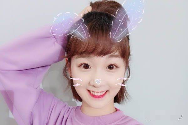 26岁李子璇恋情疑曝光,同出门疑似在一起,还站路边等男生抽烟_李子萱