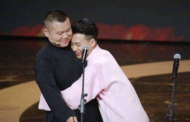 郭麒麟确实不如岳云鹏张云雷走红,郭德纲也许是有意这样安排的_相声