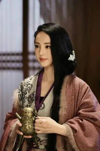 她是陈晓陈妍希版《神雕侠侣》中"古墓派"创始人锐气冷艳的"祖师婆婆"