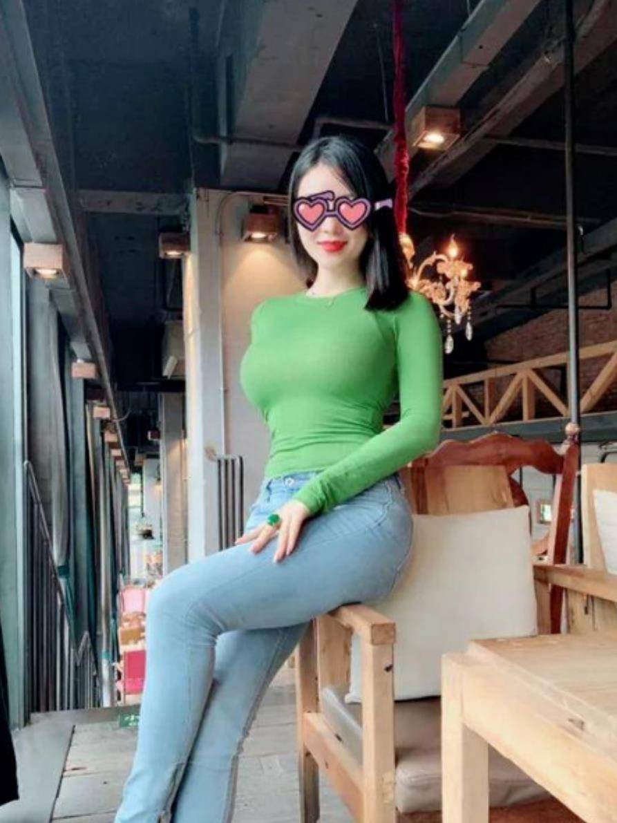 体重130斤的蒋聘婷身穿绿色背心魔鬼身材照片_时尚_风格_魅力