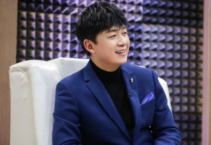 事业当红遭遇婚姻,被前妻董洁诋毁沉寂5年,潘粤明真那么善良吗_因为