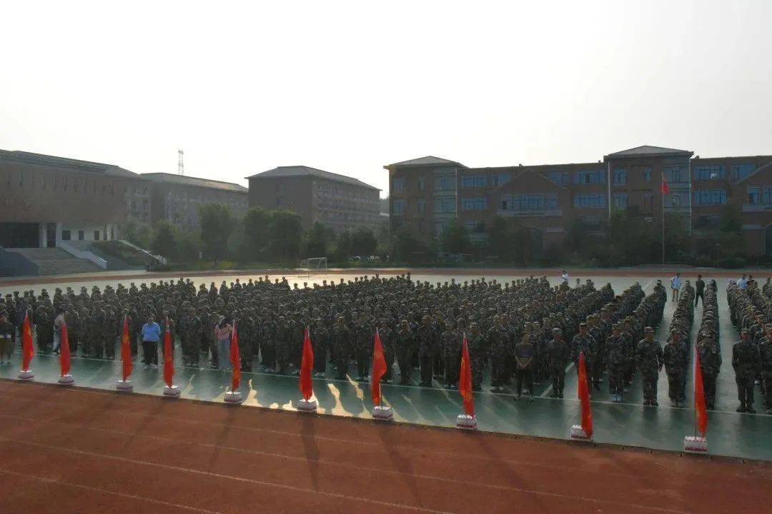 展军训风采 —德清求是高中2023级军训闭营仪式暨总结表彰大会_青春