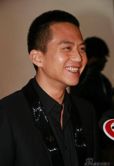 冯小刚与邓超,闹掰11年后突然和好,骂观众的小钢炮竟会服软_电影_因为