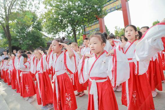 青岛市城阳区育才小学2023级新生入学礼举行_教育_培根_学子