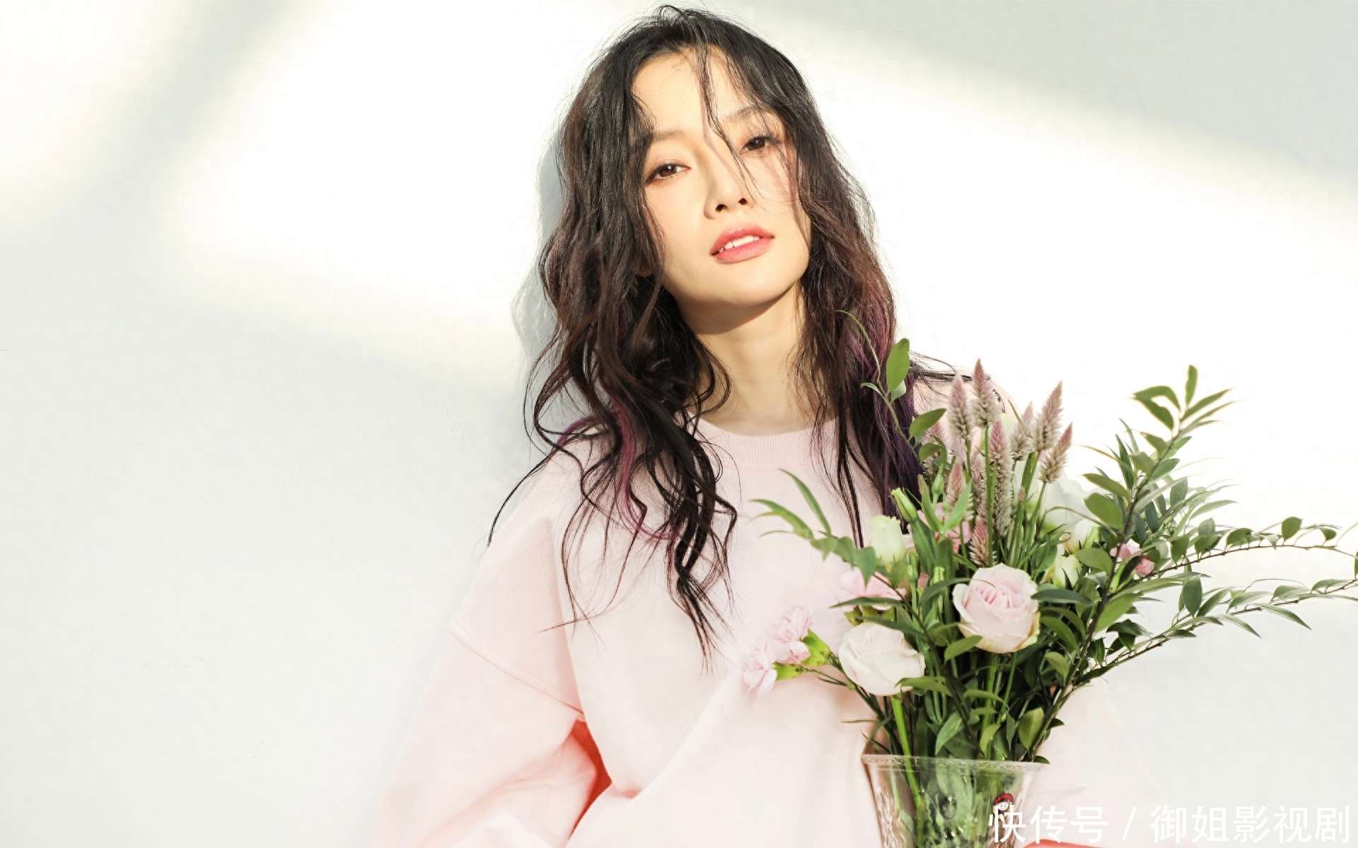 李小璐是娱乐圈中众多女神之一长相漂亮活泼可爱也成为了贾乃亮心中的