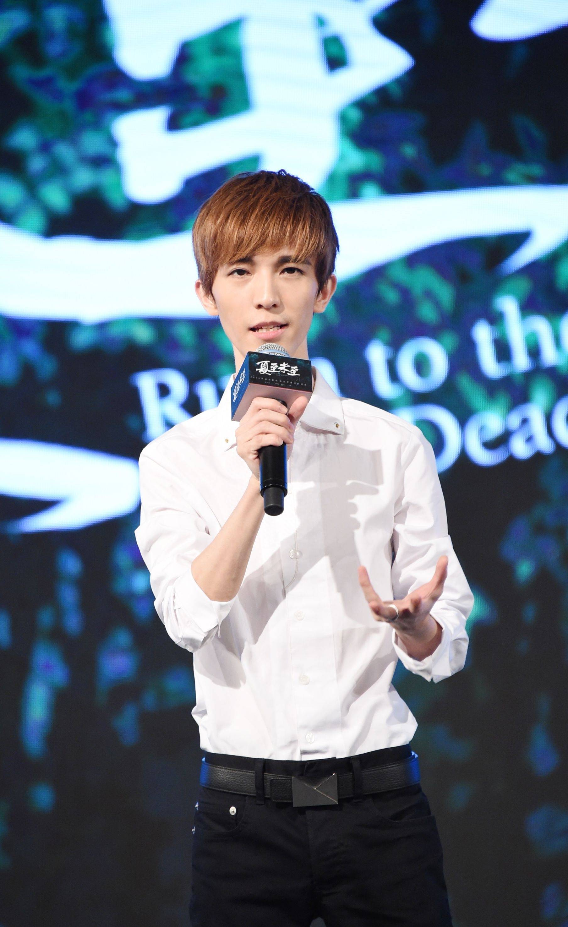 "抄袭大王"郭敬明:靠抄袭成文坛富豪,终于在38岁时一败涂地_爱好文学