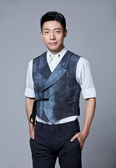 撒贝宁夫妇带混血龙凤胎逛街,李白长腿抢镜,孩子头发成亮点_电视_网友