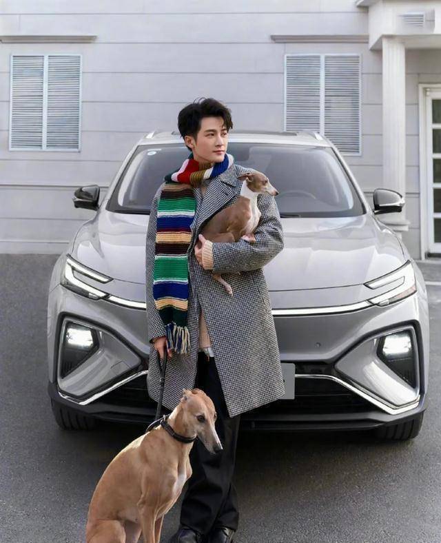 174cm檀健次与165cm孟佳同框,鞋跟太抢镜,网友:不是头一回_男友_鞋底