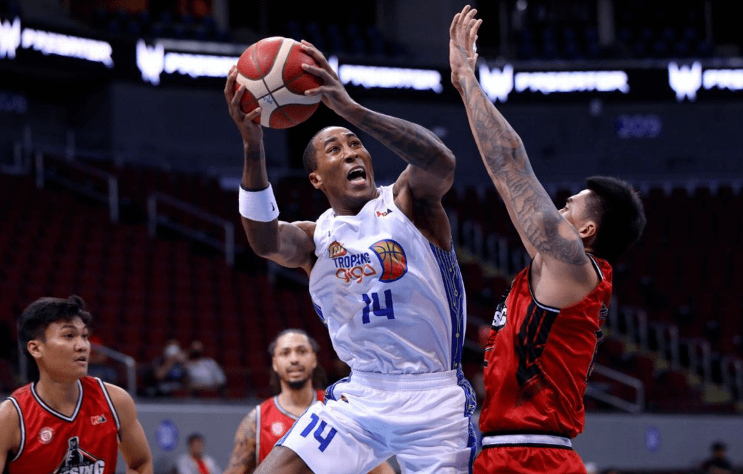 看哭了,"科比"回归._杰弗森_霍利斯_东契奇