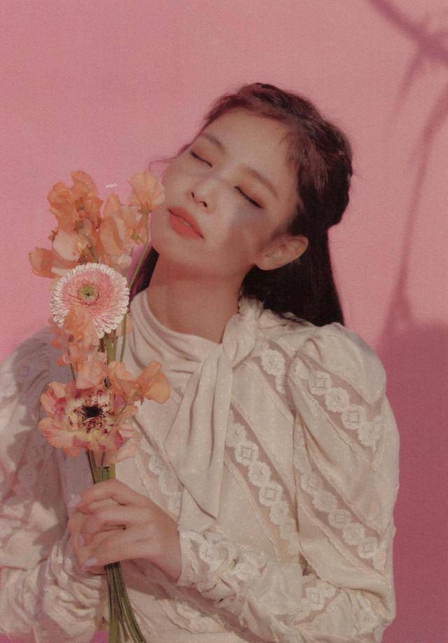 jennie近照曝光,冲上热搜引发热议,网友:鲶鱼精戴眼镜_活动_身材_吐槽