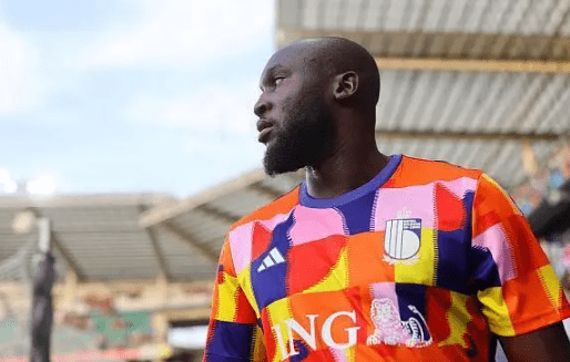 曼联前锋卢卡库以1.