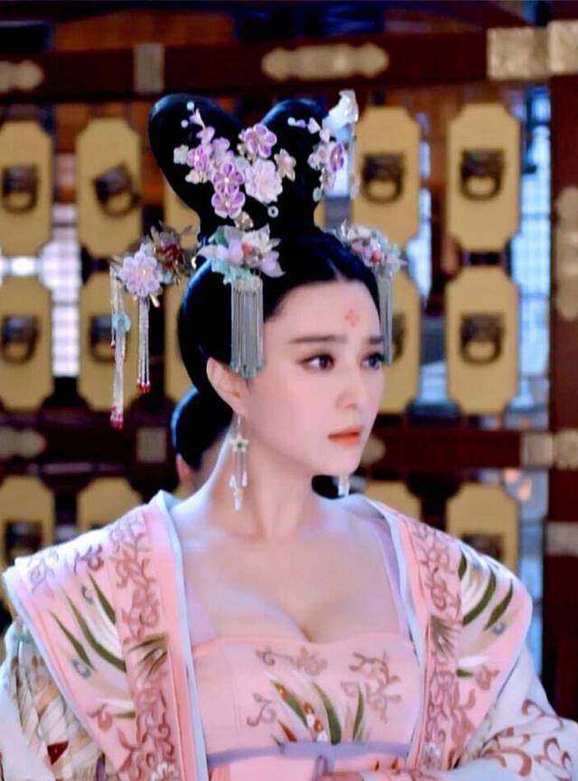 着装_女性_胡人