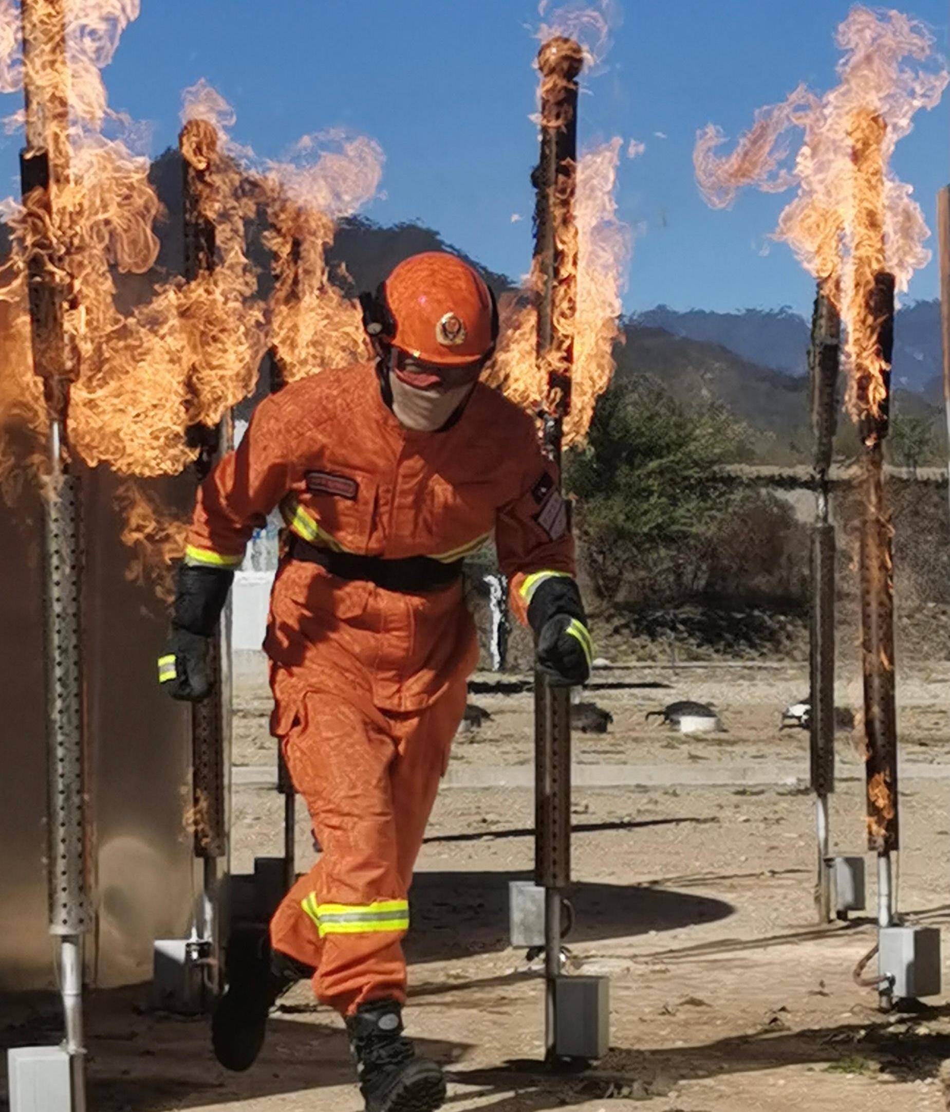 庆幸郭志坚并没有像前辈王宁,李瑞英,李修平,张宏民他们那么早退休