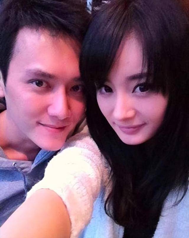 一个是天天绯闻不断,被传出轨女网红的花花公子冯绍峰.