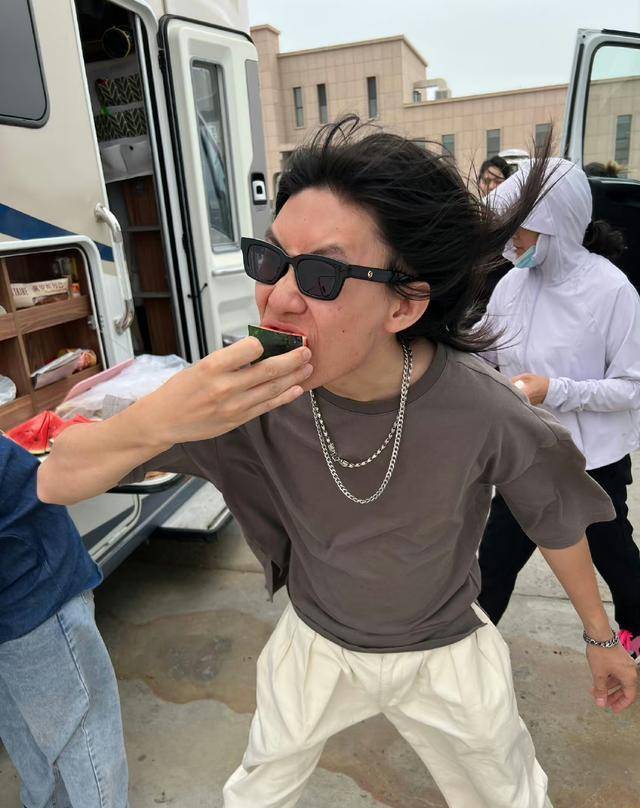 柳爽涉嫌在成名后狠心甩掉女友,前任曝光感情细节并公开聊天记录_徐琳