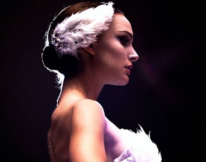 《黑天鹅》:娜塔莉·波特曼的表演技巧与角色转型_尼娜_情感_观众