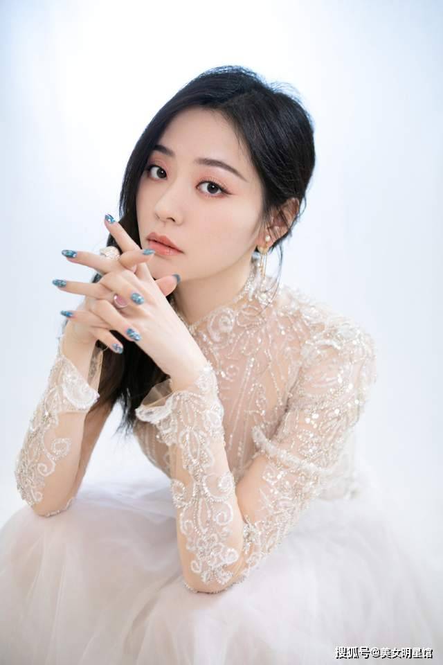 38岁张靓颖,走起"性感"路线了!_音乐界_人们_魅力