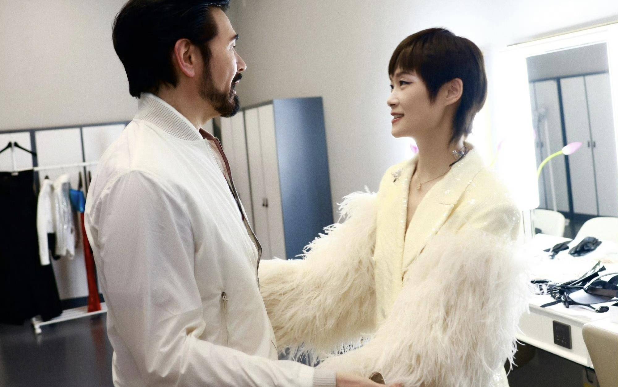 李宇春成都演唱会,费翔到现场支持,网友:优质偶像的力量会消息_封神