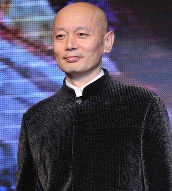 冯小刚和葛优舒淇多次合作拍戏,刘嘉玲和黄晓明聚餐分手时拥抱鞠躬