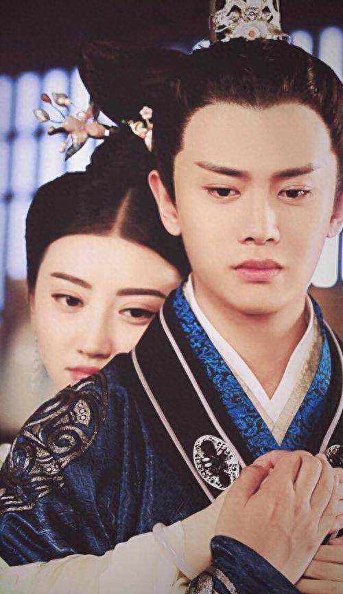 迪丽热吧和任嘉伦的吻戏太敷衍,网友:老婆不让?还是热巴不让?