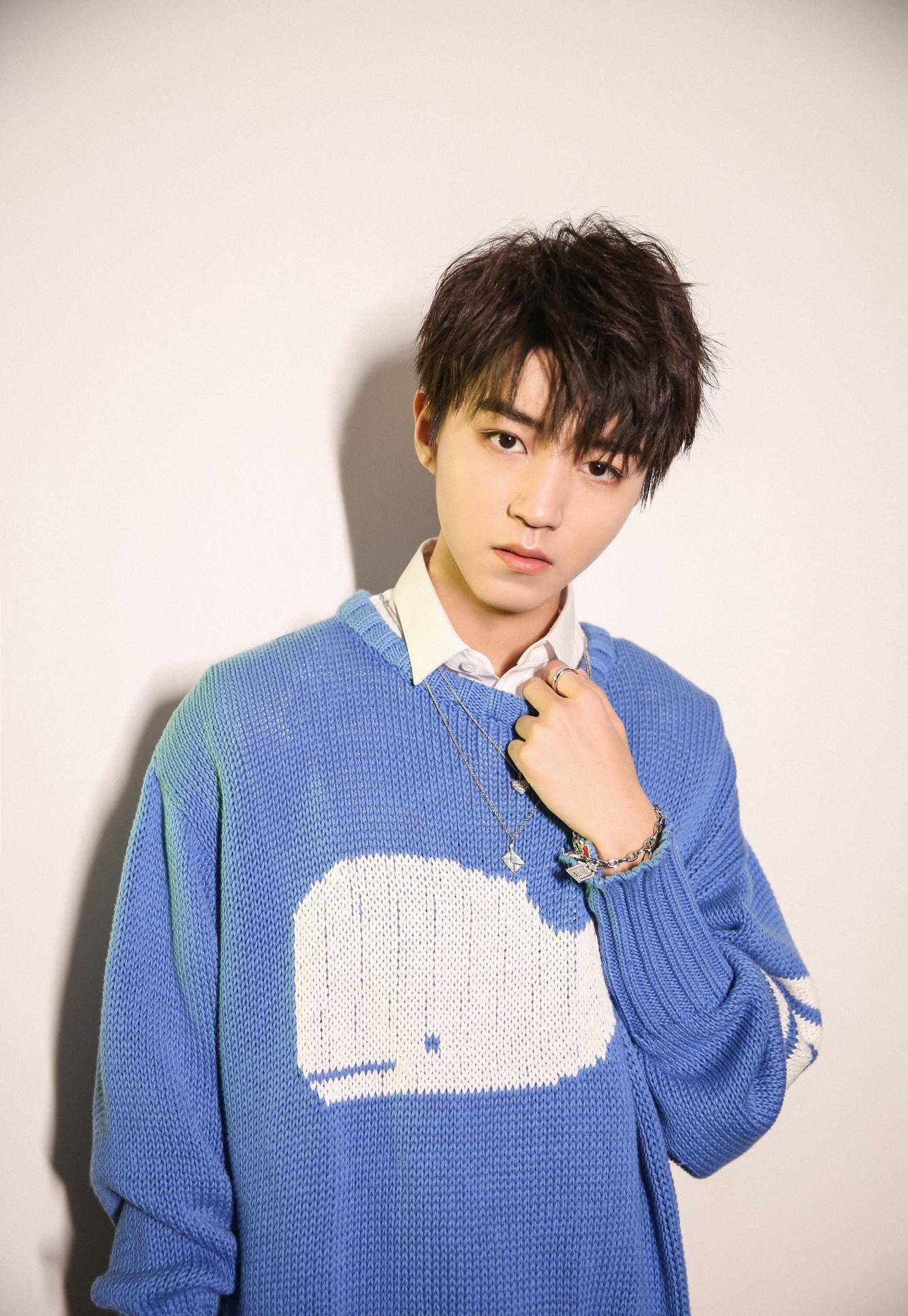 王俊凯谈遇私生经历,家门口30多人蹲守录音,现师弟直接报警抓人_生活