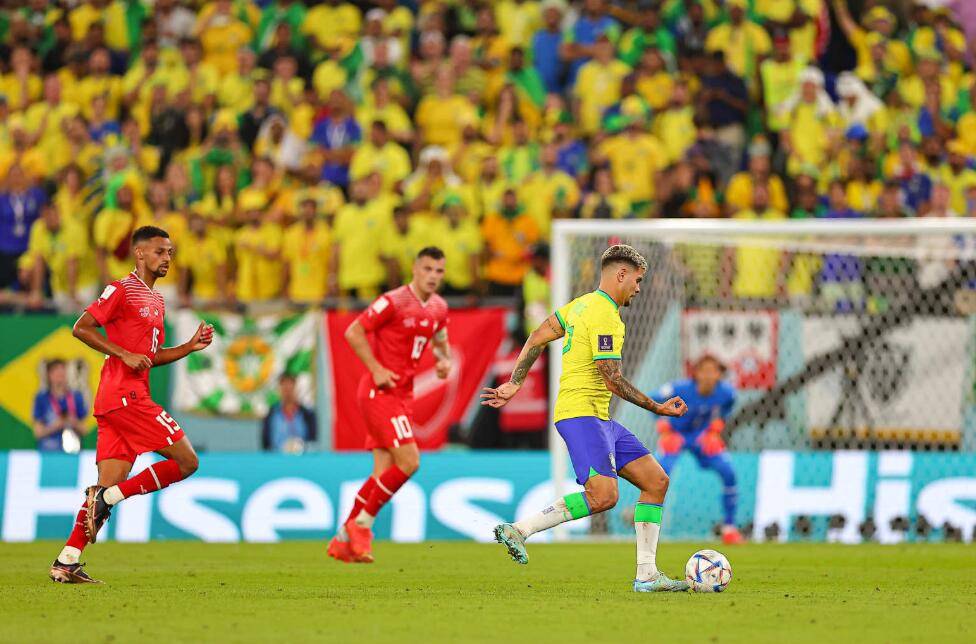 中国男足2:0淘汰五星巴西,挺进世界杯决赛,你们相信吗?