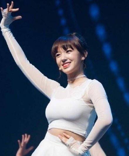 腿长被赞堪比关晓彤,生图却暴露真实身材:不敢相信_漂亮_网友_明星