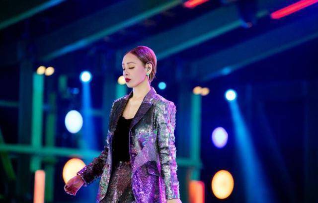 首场公演淘汰6位姐姐宁静,万茜,刘芸全都哭了_陈松伶_朱婧汐_眼眶