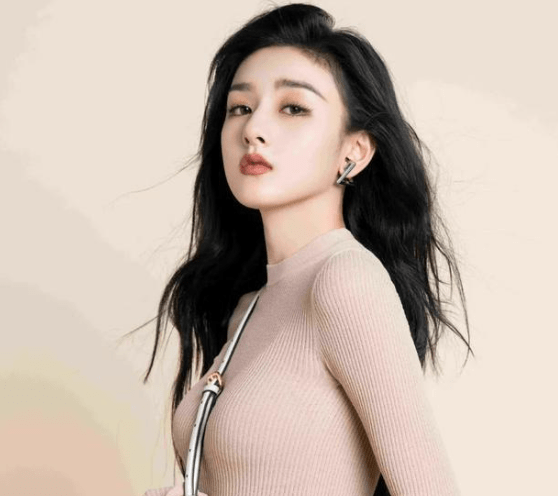 出的图片中可以看到,被检举人的名字确实是宋祖儿,她的真名叫作孙凡清