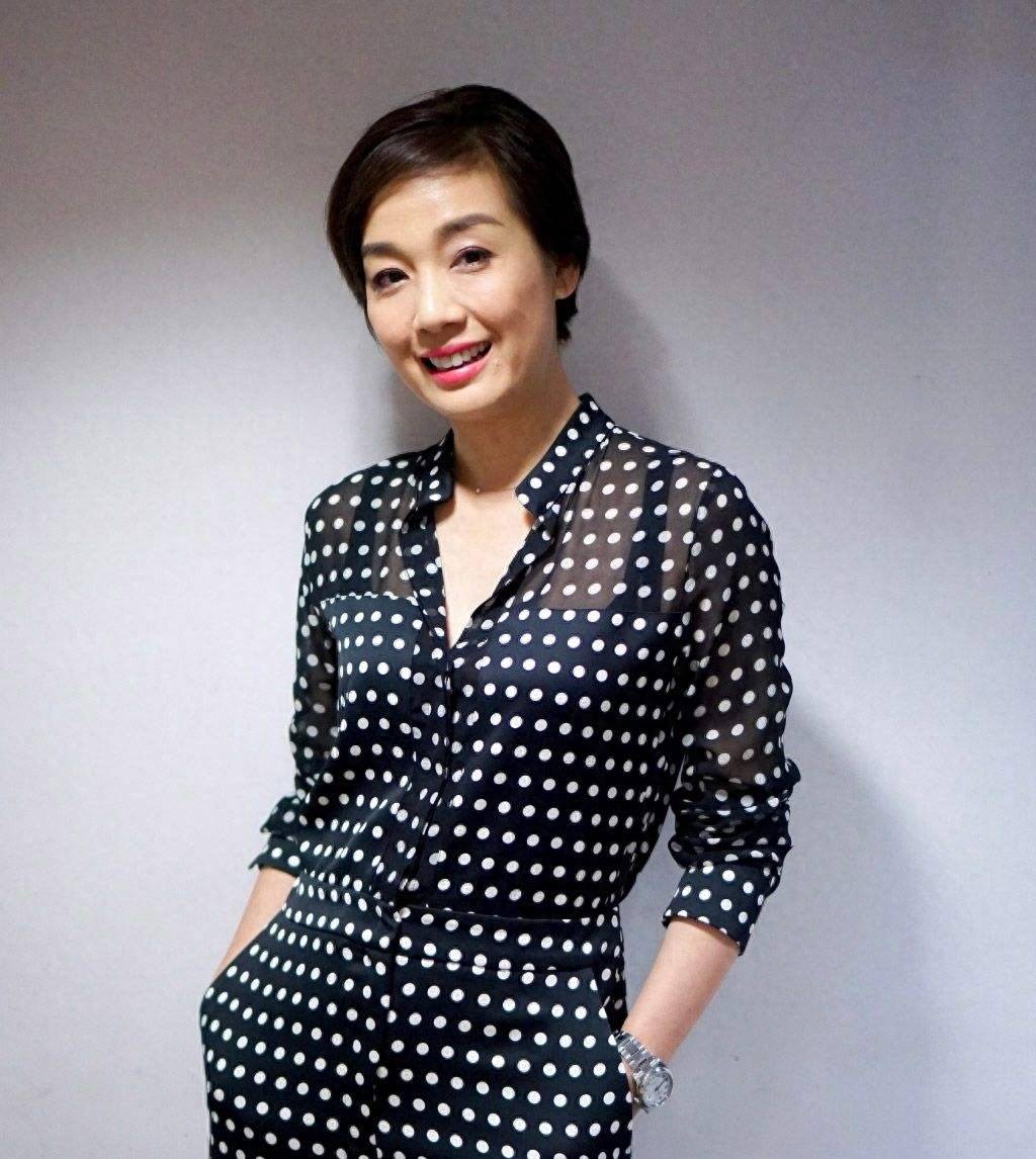 在《美丽传说》里饰演司马宝琴,她是屠楚雄的原配,她私底下经常会歇斯