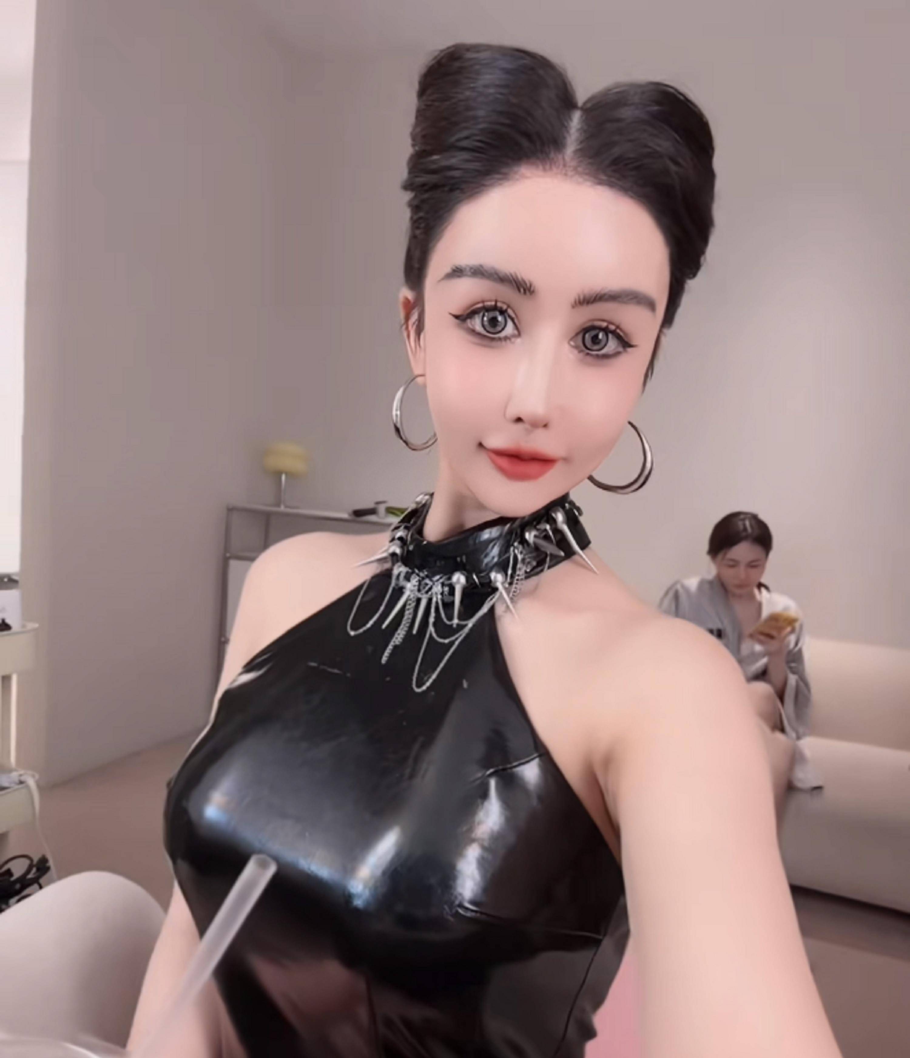 样貌神似"天书奇谭老狐狸",网友怒刷10万条吐槽_美娜_长相_视频