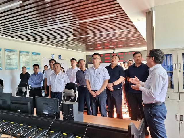 考察团一行前往环县考察调研,在环县县委常委,副县长董海龙陪同下