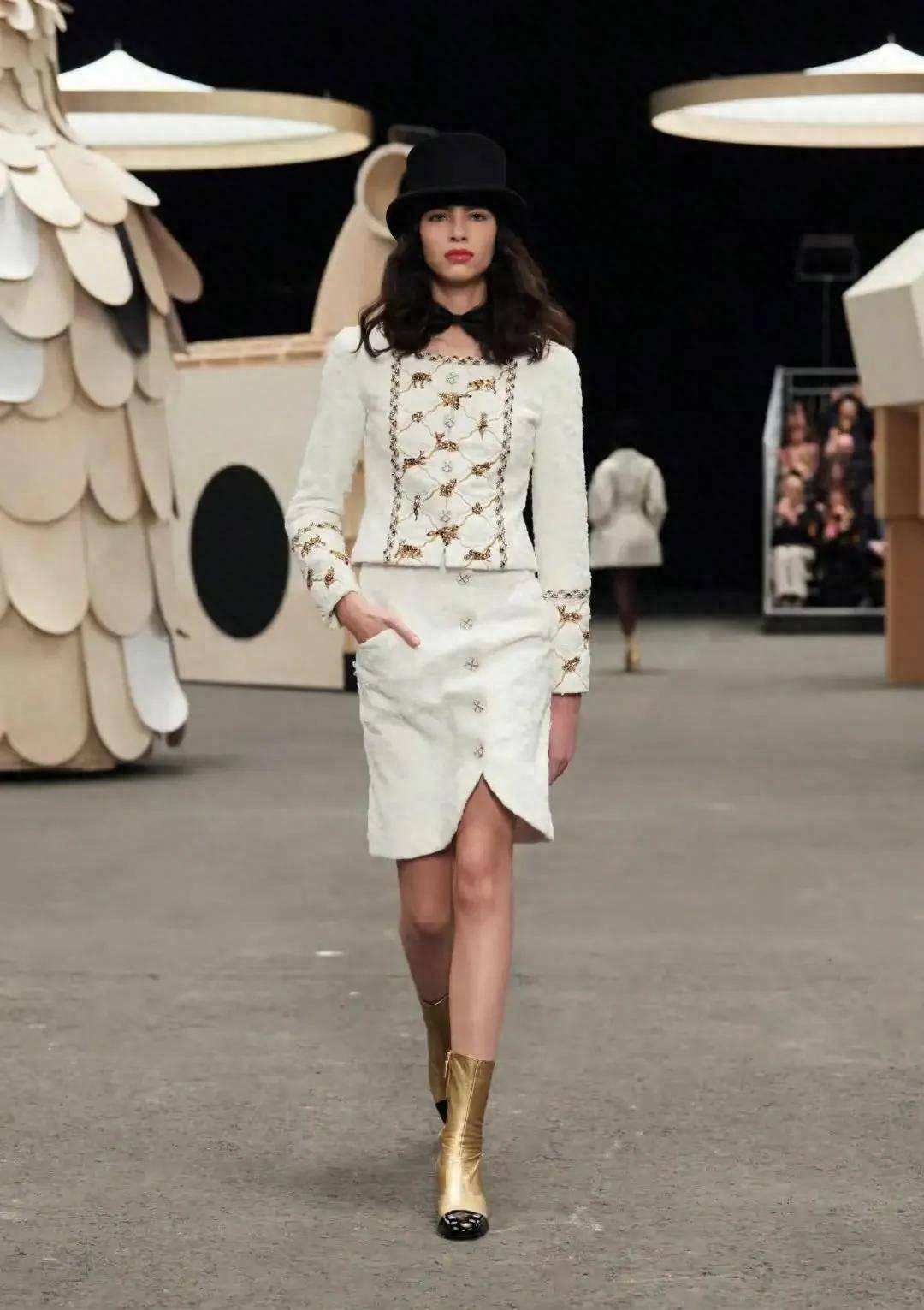 巴黎时装周刘诗诗不穿,刘雯风格独特何穗翻车_衣服_宋佳_网友