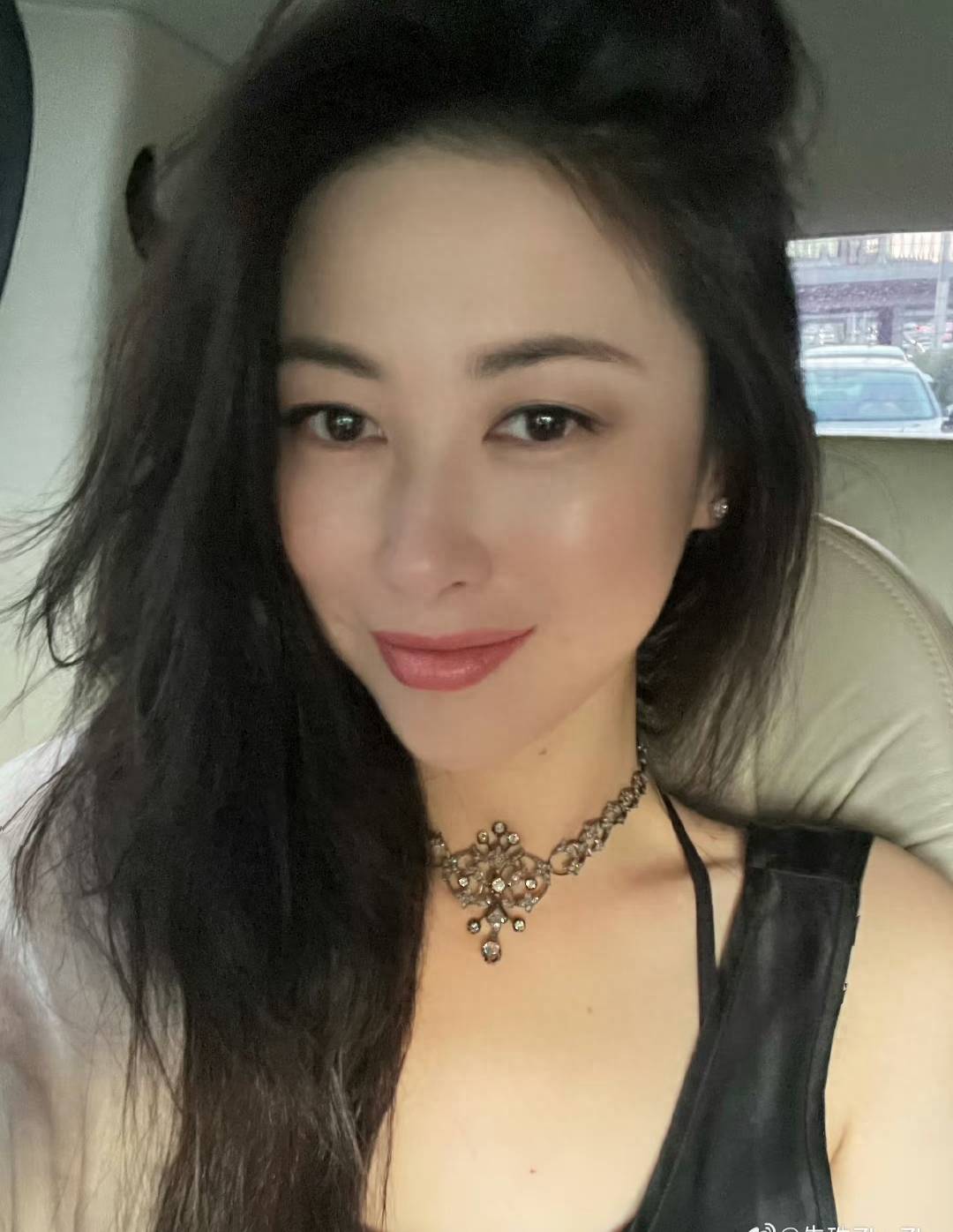 39岁的朱珠球迷年龄层很广.