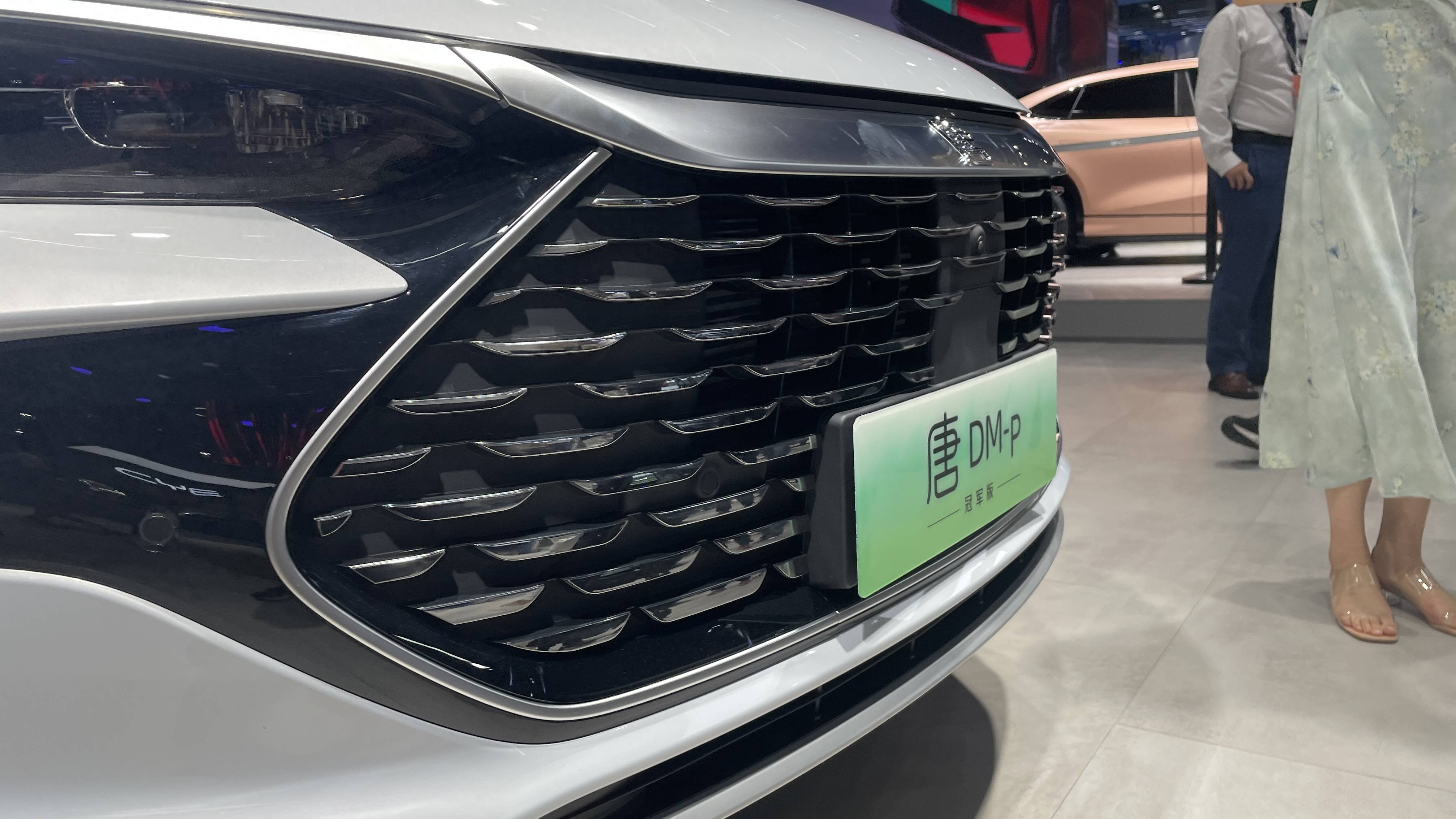 98万元起!全新比亚迪唐冠军版家族上市