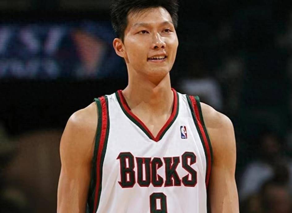 易建联用退役抗争男篮,球迷心声沉痛,谁来拯救我们队的未来?