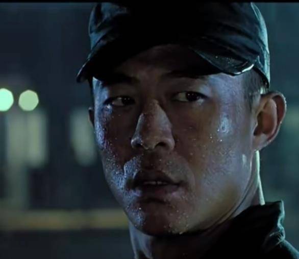 20年,引领国产特战剧,主角三婚娶小20多岁妻子_王晖_训练_胡小龙