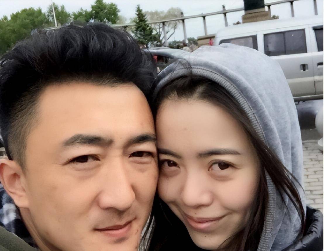 他是众所周知的演员,40岁第二次生下女儿,41岁突然离世,留给妻儿悲痛