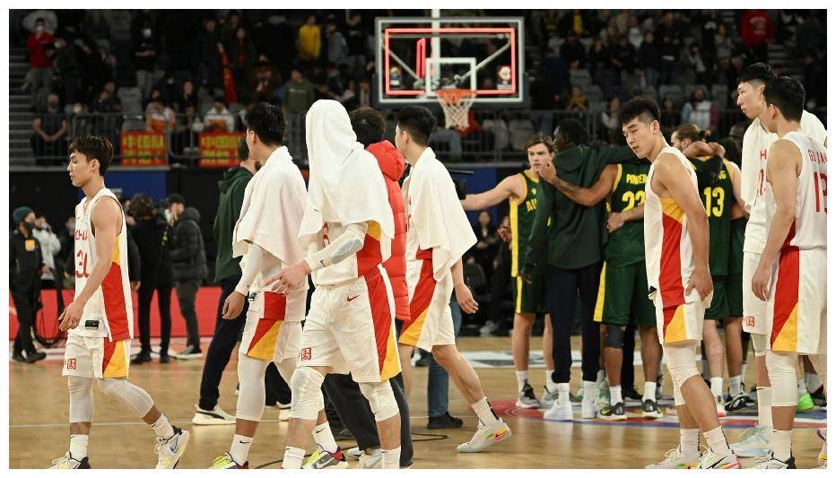 壞消息暴露！中國男籃被球迷怒批，兩點原因解釋！