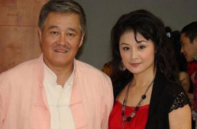 "谢大脚"于月仙早期时尚动人,和老公恩爱20年,为何不要孩子?