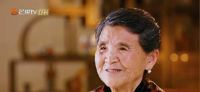 安迪奶奶公然炫富,一个举动超暖心,然而黄圣依估计是要伤心了!