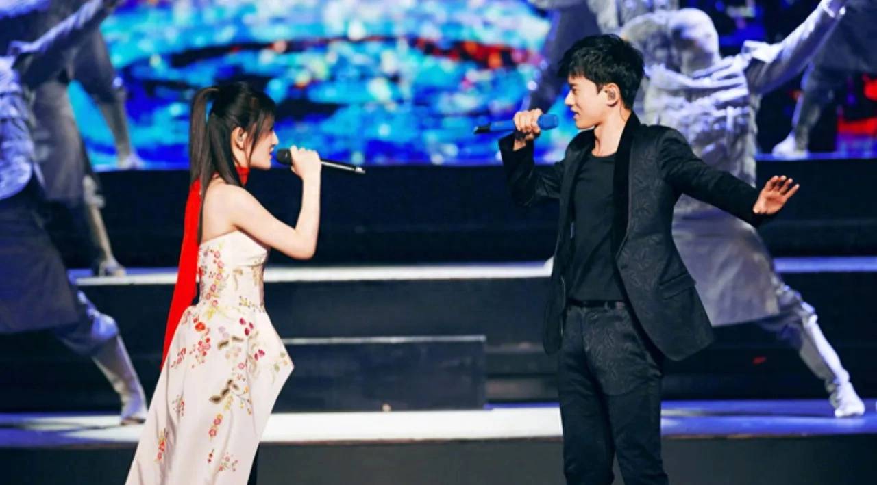 已婚歌手男顶流逼小三打胎,靠爱妻人设爆红,薛之谦周杰伦受牵连_张杰