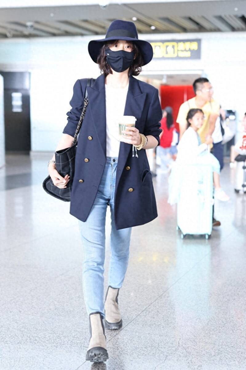 46岁的海清不但体重减轻了,还变得更苗条了.