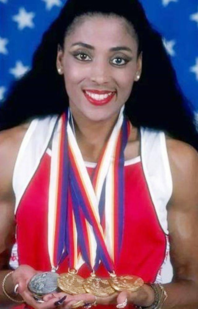 "花蝴蝶"乔伊娜:飞行药检前匆忙退役,死因真与禁药有关?