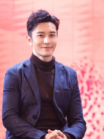 黄晓明晒照庆祝44岁生日,帅气不输小鲜肉,手拿香槟略显疲惫_尹正_照片