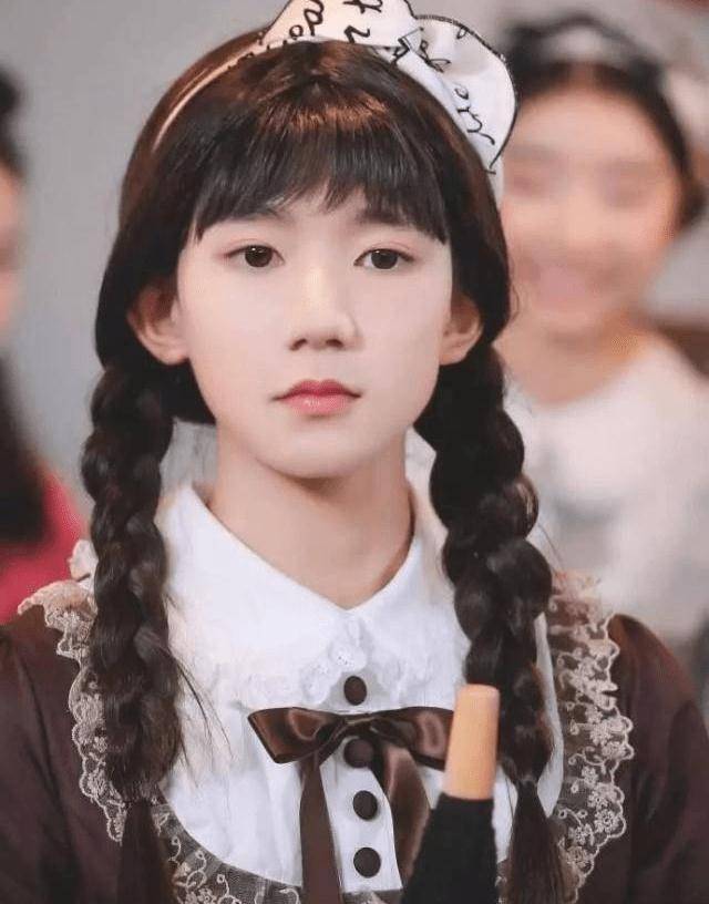 有种惊艳是男星穿女装,侯明昊马天宇太清纯,看到王源:是心动!