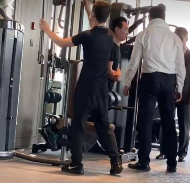 王健林健身带一排保镖?_张韶涵_杨天真_指数