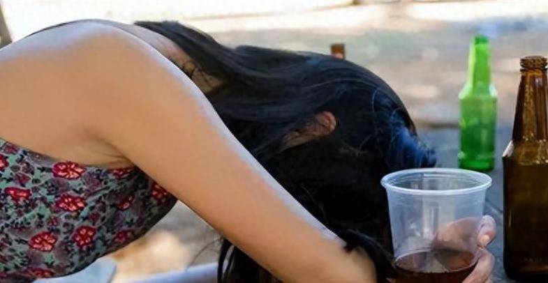 李天一被判10年出狱后,父亲李双江大摆宴席_儿子_肖杨_蒙哥